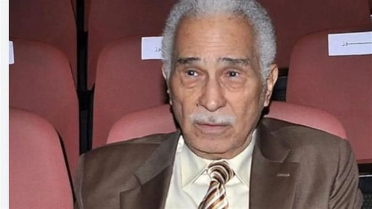 مقاضاة صفحات التريند.. أحمد أبو زهرة يلاحق مروجي الشائعات حول الحالة الصحية لوالده